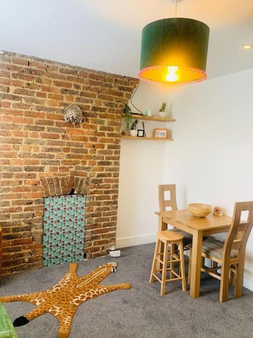Funky 2 Bedroom Apartment In Town Centre Гастінгс Екстер'єр фото